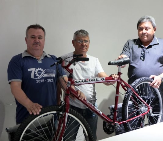 Sócio aniversariante do mês de maio ganha prêmio