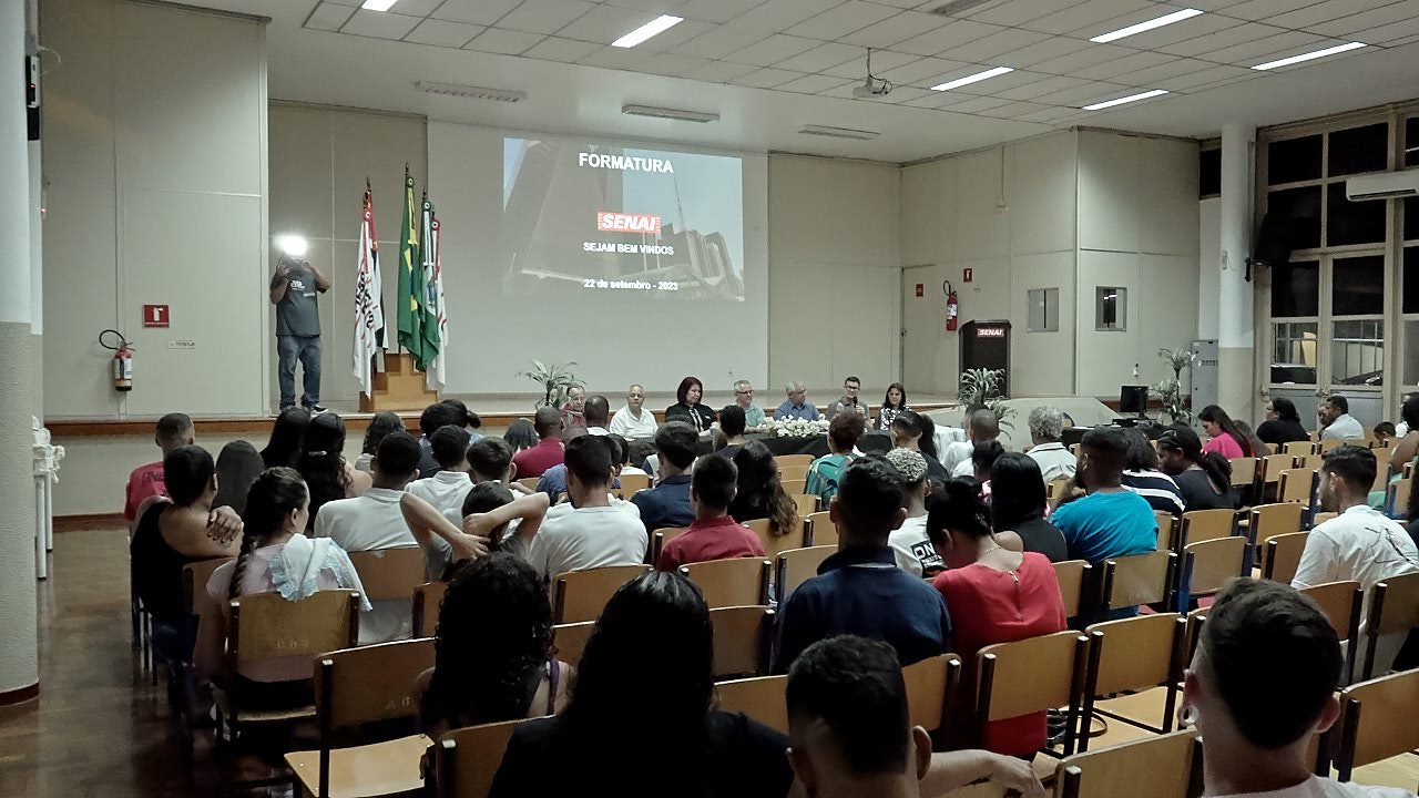 Diretoria participa de formatura dos jovens do Projeto do Amanhã