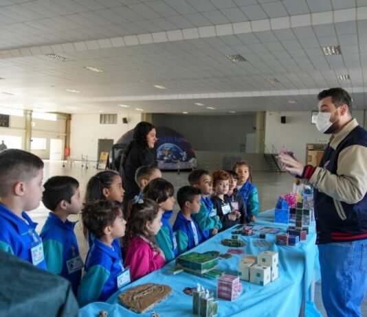 Clube Recreativo dos Metalúrgicos recebeu o Planetário Móvel Urânia