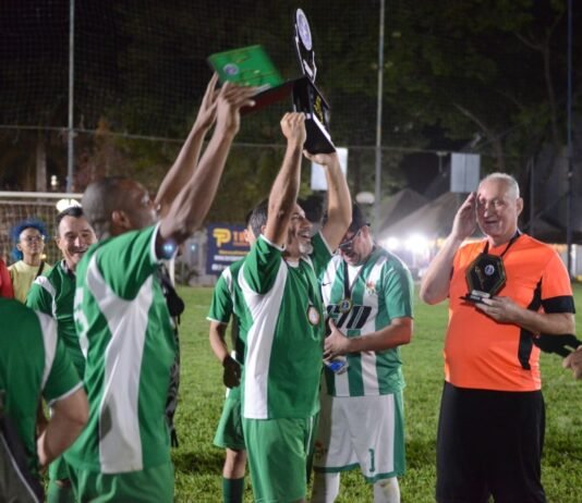 Goiás levanta a taça de campeão Sênior 2025