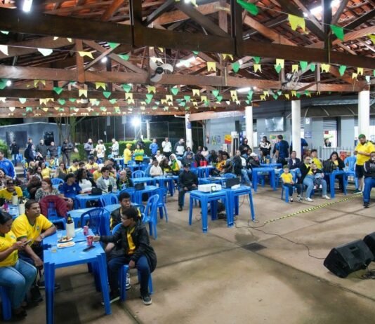 Brasil X Marrocos: torcida unida no bar da piscina