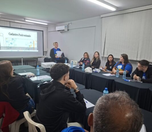 Equipe das secretarias em treinamento