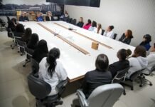 Presidente Juca se reúne com equipe do odontológico