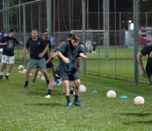 Treinamento funcional ao ar livre é uma das opções esportivas