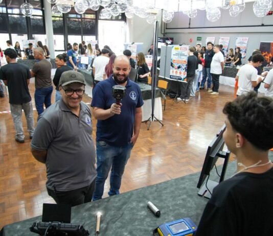 Diretoria na Feira de Tecnologias e Inovações Industriais 2026 do SENAI