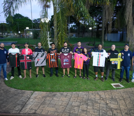 Times foram contemplados com uniformes